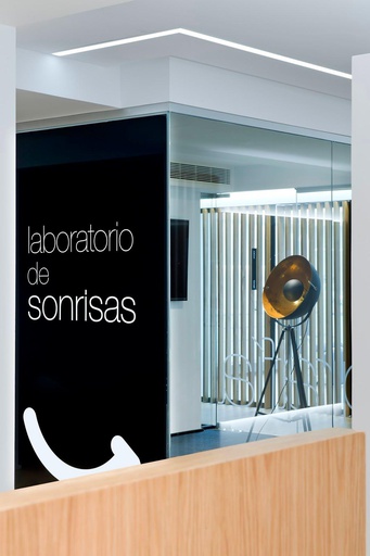 Escámez, clínica dental en Almería